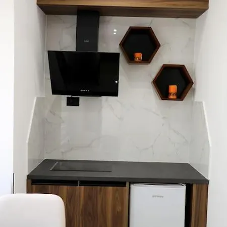 Deluxe Sarandë