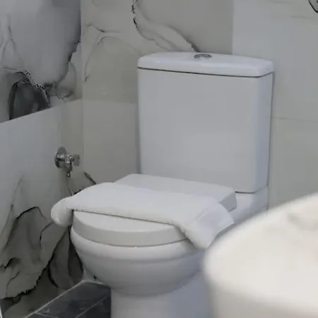 Deluxe * Sarandë