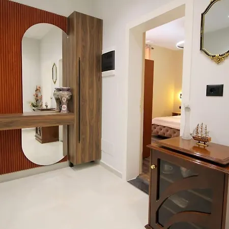 Deluxe * Sarandë