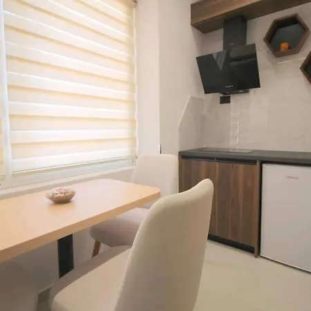 Deluxe Sarandë